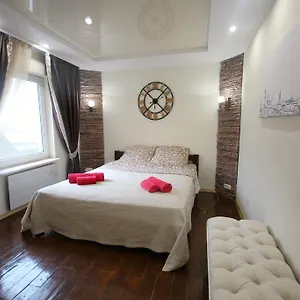 Romantic In 500m From Opera , Львов Украина